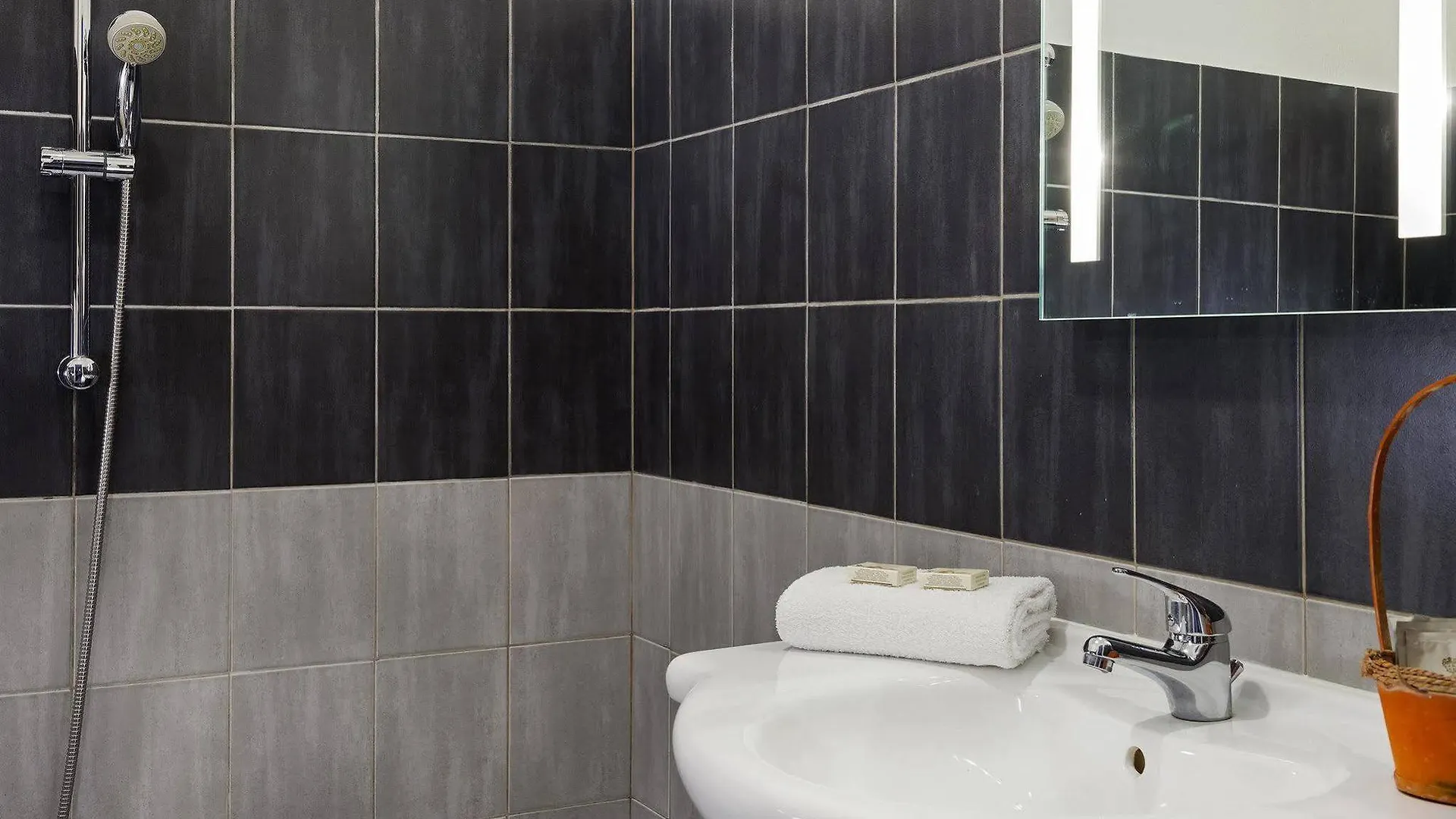 The Originals City, Hotel Galaxie, Nice Aeroport Saint-Laurent-du-Var 3*,  France