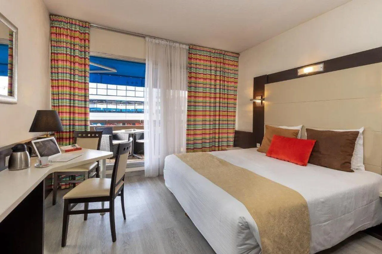 ***  The Originals City, Hotel Galaxie, Nice Aeroport Saint-Laurent-du-Var France